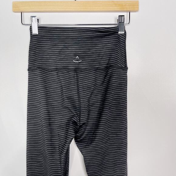 Beyond Yoga Small S Heather Gray Black Striped Leggings Workout Running - Picture 5 of 7